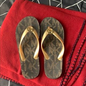 micheal kors flip flops